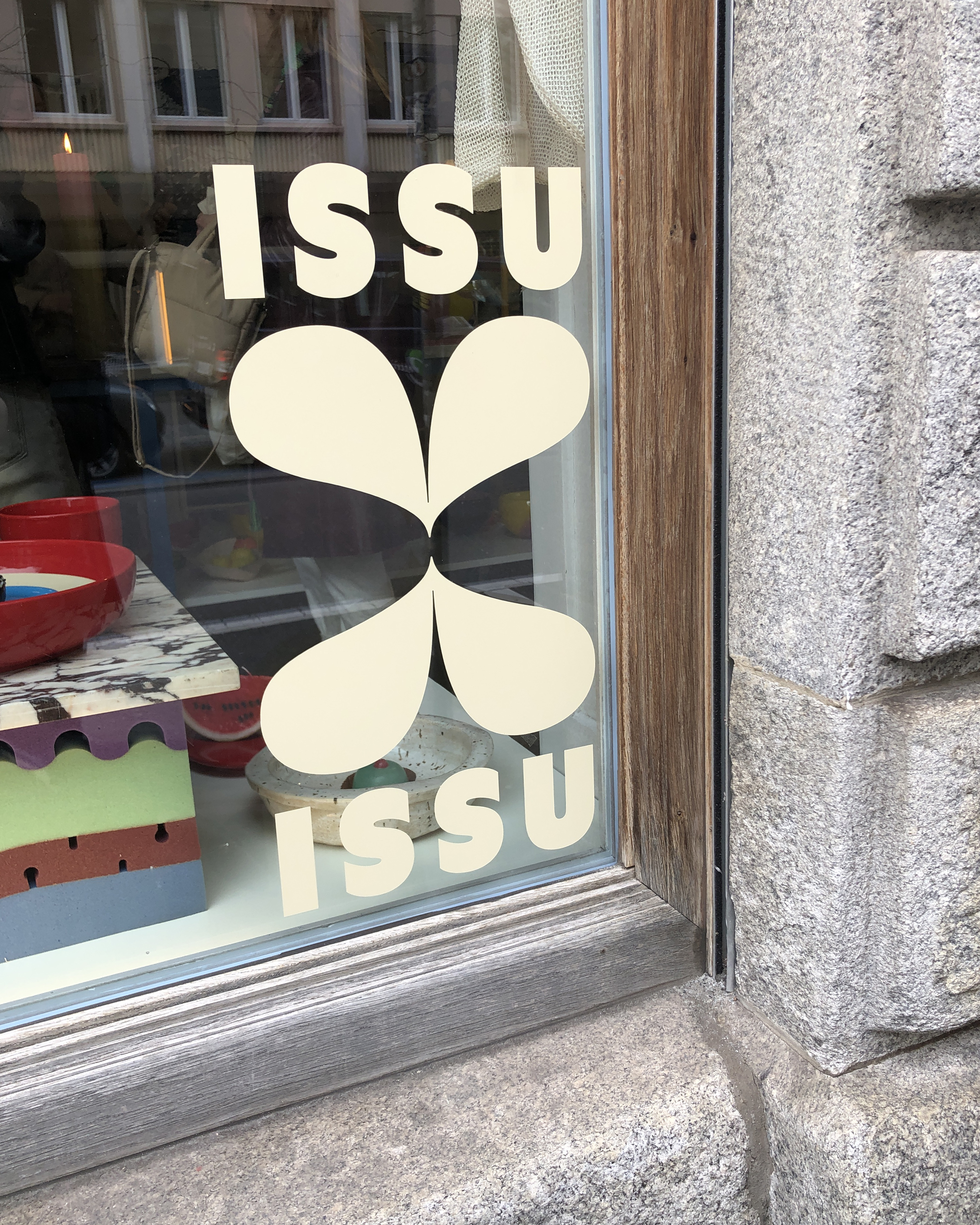 ISSU ISSU Logo designed by HOMI HOMI Graphic Design