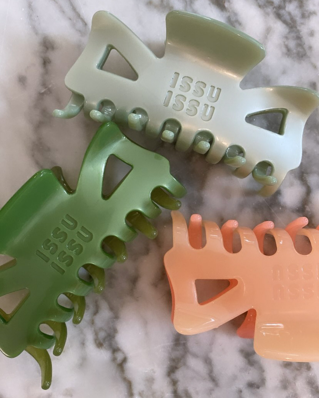 ISSU ISSU Logo designed by HOMI HOMI Graphic Design